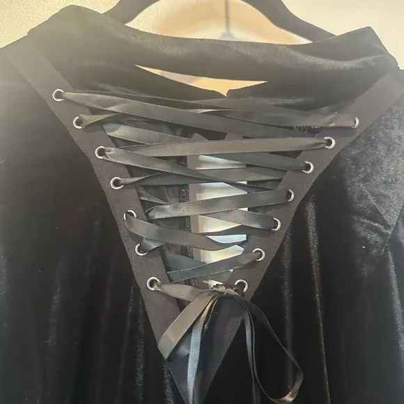 Torrid Black Velvet Flare Sleeve Lace Up Stretch 
Witchy Goth Midi Dress. - Picture 10 of 13